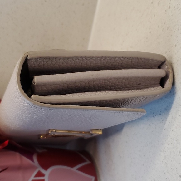 LOUIS VUITTON pebbled leather wallet - Picture 4 of 10